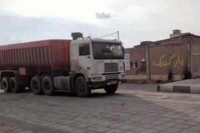 توقیف تریلی با راننده ۱۳ ساله در یزد!