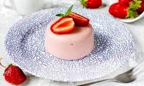 طرز تهیه دسر دیلایت توت فرنگی