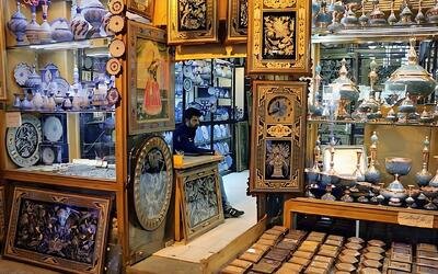 جلوه گری صنایع دستی در خیابان ویلا