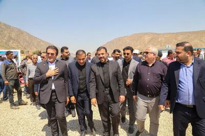 سفر استاندار فارس به شهرستان کوار؛ از کلنگ‌زنی نیروگاه خورشیدی تا پیگیری پروژه‌های عمرانی