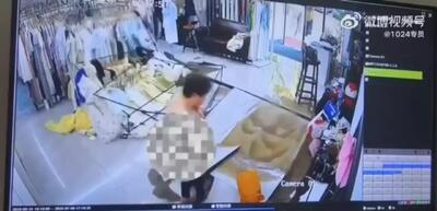 لحظه ترکیدگی فاضلاب در یک فروشگاه لباس در چین
