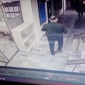 فیلم رفتار عجیب رئیس پلیس با زیردستان