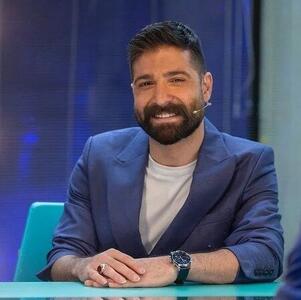 بازخوانی زیبای آهنگ «به سکوت سرد زمان» استاد شجریان توسط حمید هیراد در منزلش + فیلم