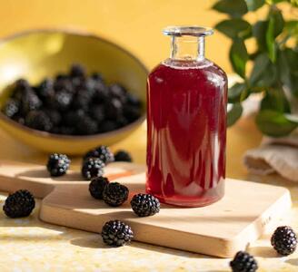 طرز تهیه شربت شاه توت خانگی خوشمزه با ماندگاری بالا