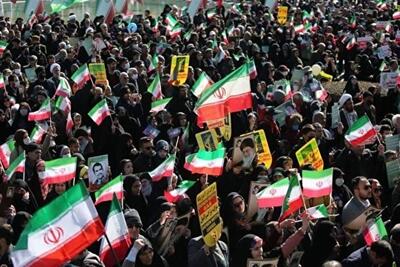 وحدت ملی نسخه رهبری برای عبور عزتمندانه از چالش‌هاست/مذاکره هم در شرایط امروز نوعی مبارزه است