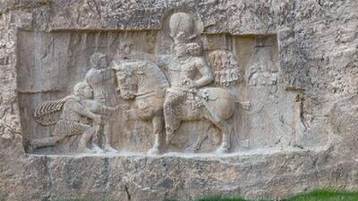 تصویر خبرساز شاپور ساسانی در تهران؛ چرا نتانیاهو به جای امپراتور روم زانو زده است؟