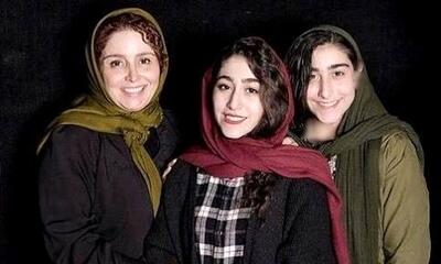 ژاله صامتی و دخترش در شهر شیراز
