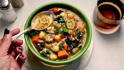 طرز تهیه سوپ بامیه؛ غذای سبک و رژیمی