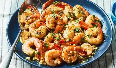 طرز تهیه میگو با سس سیر و لیمو
