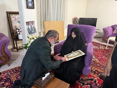 دیدار مسئولان قرارگاه اجرایی بیانیه گام دوم انقلاب با خانواده شهید سردار حاجی‌زاده