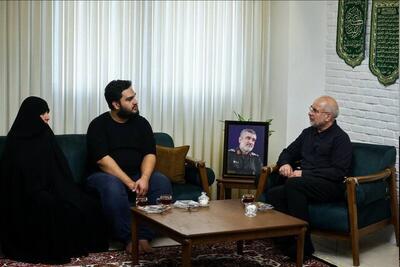قالیباف در منزل شهید حاجی‌زاده حضور یافت