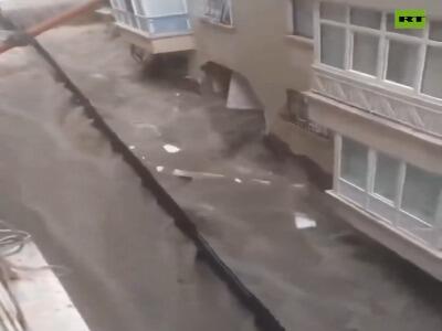 سیل، زندگی پایتخت‌نشینانِ ترکیه را فلج کرد