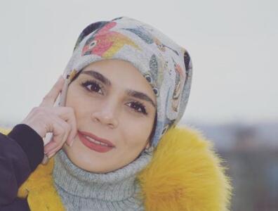 عکس؛ سفر در زمان؛ | چهره متفاوت فاطمه امینی مجری برنامه تلویزیونی «مل‌مل» در کنار مادرش