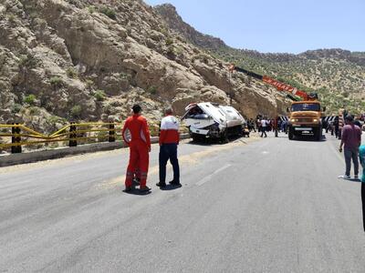 ۲۱ کشته و ۳۴ مصدوم در واژگونی اتوبوس مسافربری در جاده کوار