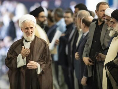 روزنامه اصولگرا: صدیقی را به نماز جمعه آوردند تا وجهه عمومی او را ترمیم کنند