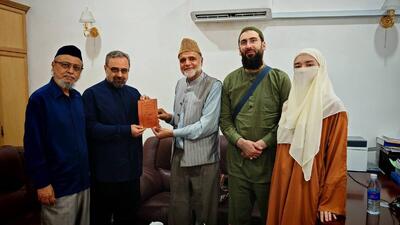 سروده استاد دانشگاه مالزی در وصف رهبر معظم انقلاب