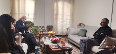دیدار رئیس بنیاد شهید و امور ایثارگران با خانواده شهدای حمله تروریستی رژیم اشغالگر صهیونیست