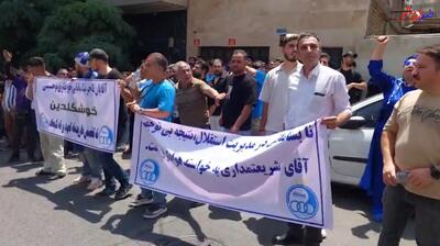 حمله هواداران استقلال به تاجرنیا، بازیکنان باندباز و هیات مدیره! +فیلم - پارس فوتبال