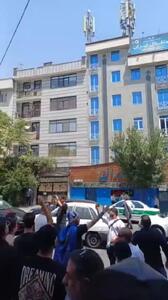 تجمع دوباره هواداران استقلال مقابل باشگاه! /نارضایتی شدید از وضعیت نقل و انتقالات