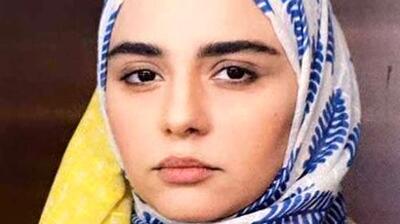 رونمایی از دکوراسیون شیک و خاص خانه مینو آذرمگین؛ زهره سریال “احضار” / تزئینات منزل خانم بازیگر با آباژورهای ایستاده