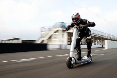 اسکوتر برقی Turbo با سرعت ۱۶۰ کیلومتر بر ساعت معرفی شد