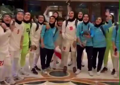 ببینید /  همخوانی آهنگ «ایران» توسط بازیکنان تیم ملی فوتبال بانوان در لابی هتل پس از صعود به جام ملت‌های آسیا