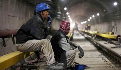 کارگران با ۲ شیفت کار هم به گرد پای تورم نمی‌رسند