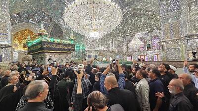مراسم وداع با سردار شهید غلامحسین غیب‌پرور در حرم حضرت شاهچراغ(ع) + ویدئو | تصاویر اقامه نماز بر پیکر شهید