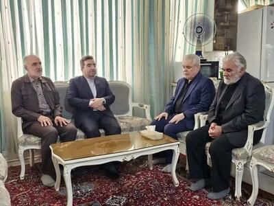 رئیس سازمان ثبت اسناد و املاک کشور با خانواده شهید صارم‌پور دیدار کرد