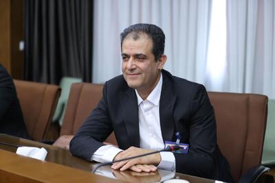 رهنما: سرمربی نمی‌تواند رئیس فدراسیون را دور بزند