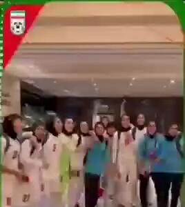 هم‌خوانی بازیکنان تیم ملی فوتبال بانوان ایران با سرود «ایران» پس از صعود به جام ملت‌های آسیا