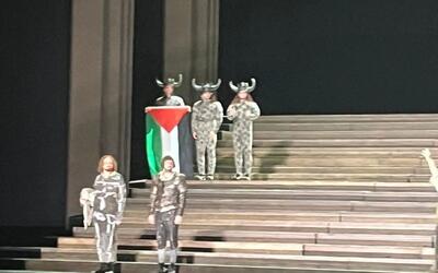 اهتزاز پرچم فلسطین در تالار اپرای انگلیس در اعتراض به جنایات رژیم صهیونیستی