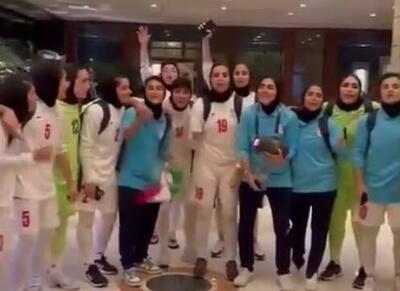 فیلم/ هم‌خوانی تیم فوتبال بانوان با سرود  ایران  - پارس فوتبال