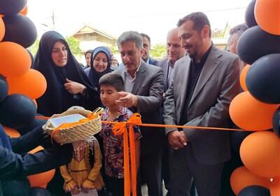 خانه موقت پسران مهر یزدان به بهره‌برداری رسید؛ یادبودی برای بانوی خیر رودسری - تسنیم
