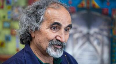 آزاد ارمکی: جامعه می‌خواهد مدرن زندگی کند و در این مسیر هرچه را لازم باشد از سر راه برمی‌دارد؛ سالها پیش با ممنوعیت ویدئو مقابله کرد، بعدا با ماهواره - مردم سالاری آنلاین