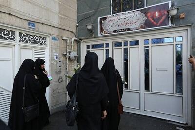 دیدار رئیس مرکز زنان شهرداری با خانواده شهیده «سیده زیبا سیامکی»