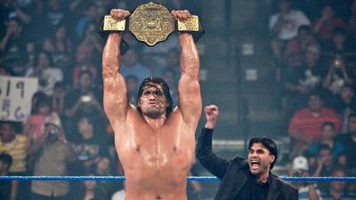 18 سال گذشت؛ وقتی گریت کالی، غول هندی WWE، قهرمان کمربند سنگین وزن شد! - پارس فوتبال