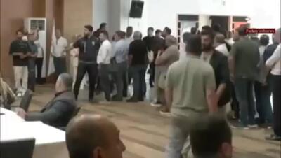 حمله به جلسه شورای شهر شیله ترکیه با لنگه‌کفش