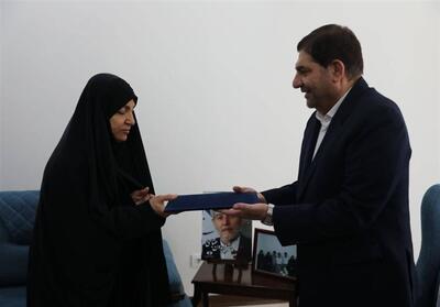 ابلاغ سلام امام خامنه‌ای به خانواده شهید فریدون عباسی توسط مخبر - تسنیم