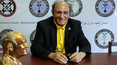 ساختمان شیشه‌ای باید به موزه مقاومت تبدیل شود
