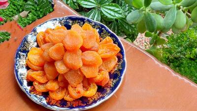 طرز تهیه برگه زردآلو / نحوه درست کردن زردآلو خشک و قیسی زیر نور آفتاب