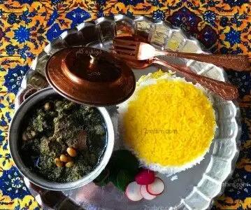 طرز تهیه قورمه‌سبزی تبریزی با لوبیا چشم بلبلی | این سبک پخت قورمه سبزی را یکبار امتحان کنید