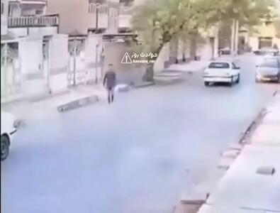 لحظه سرقت گوشی در چند ثانیه در پی غفلت راننده