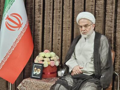 انسان صالح دل صاف، عمل پاک و روزی حلال دارد