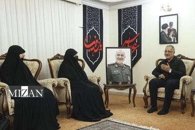 شهردار تهران با خانواده شهیدان سلامی و باقری دیدار کرد/ نام‌گذاری معابر به نام شهدای اقتدار