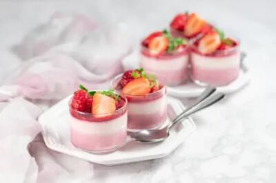 طرز تهیه دسر دیلایت توت فرنگی همراه با نکات مهم