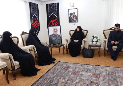 دیدار دختر پزشکیان با خانواده شهید سپهبد سلامی - تسنیم