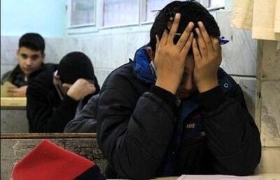 فرو کردن مداد در سر دانش آموز در مدرسه! +عکس