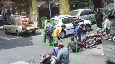 تصادف و برخورد وحشتناک یک موتور سیکلت با خودرو ۲۰۶