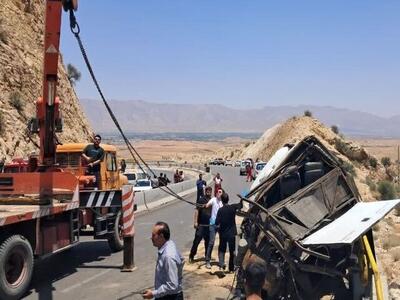 اعلام علت واژگونی اتوبوس در جاده فارس